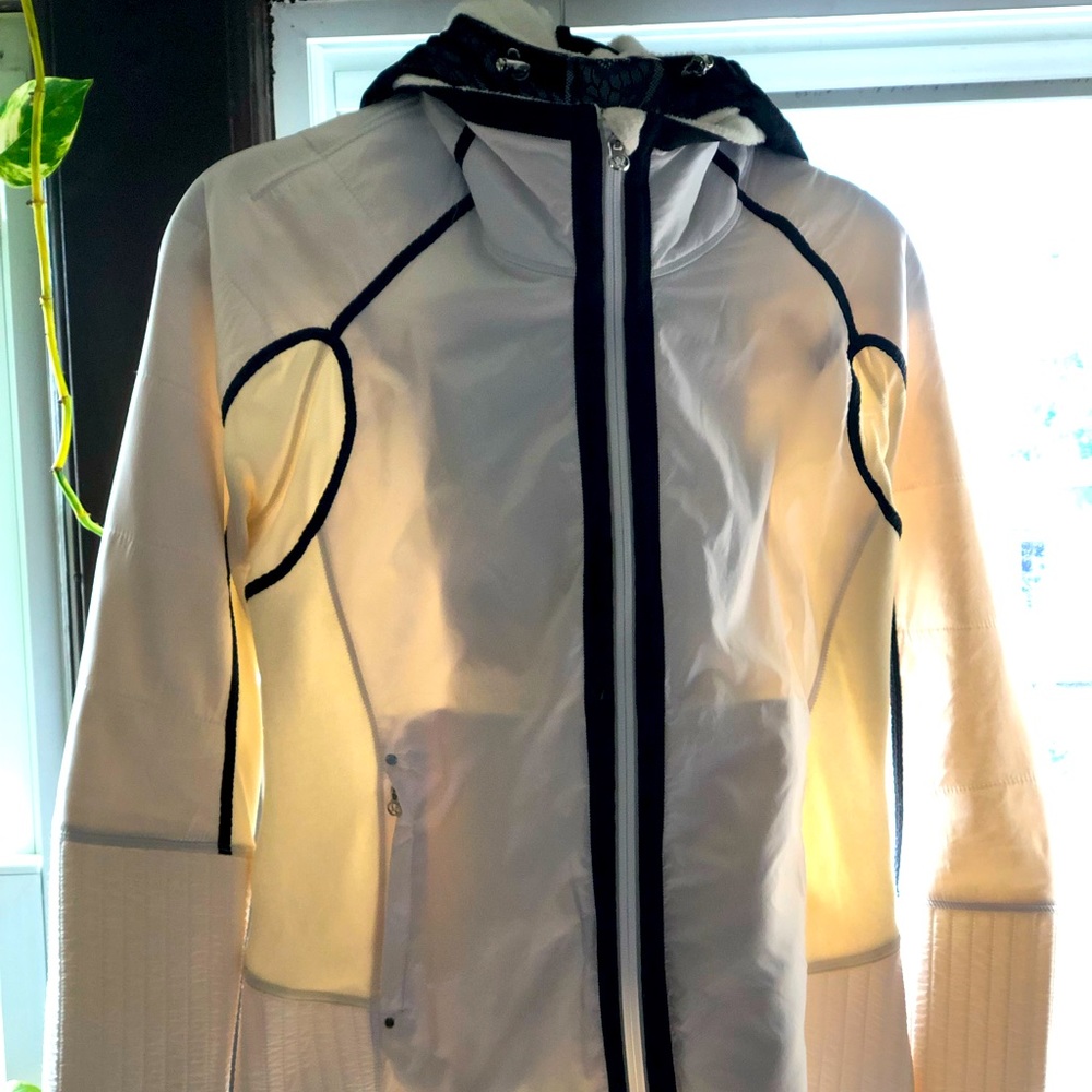 Lululemon jacket size 8